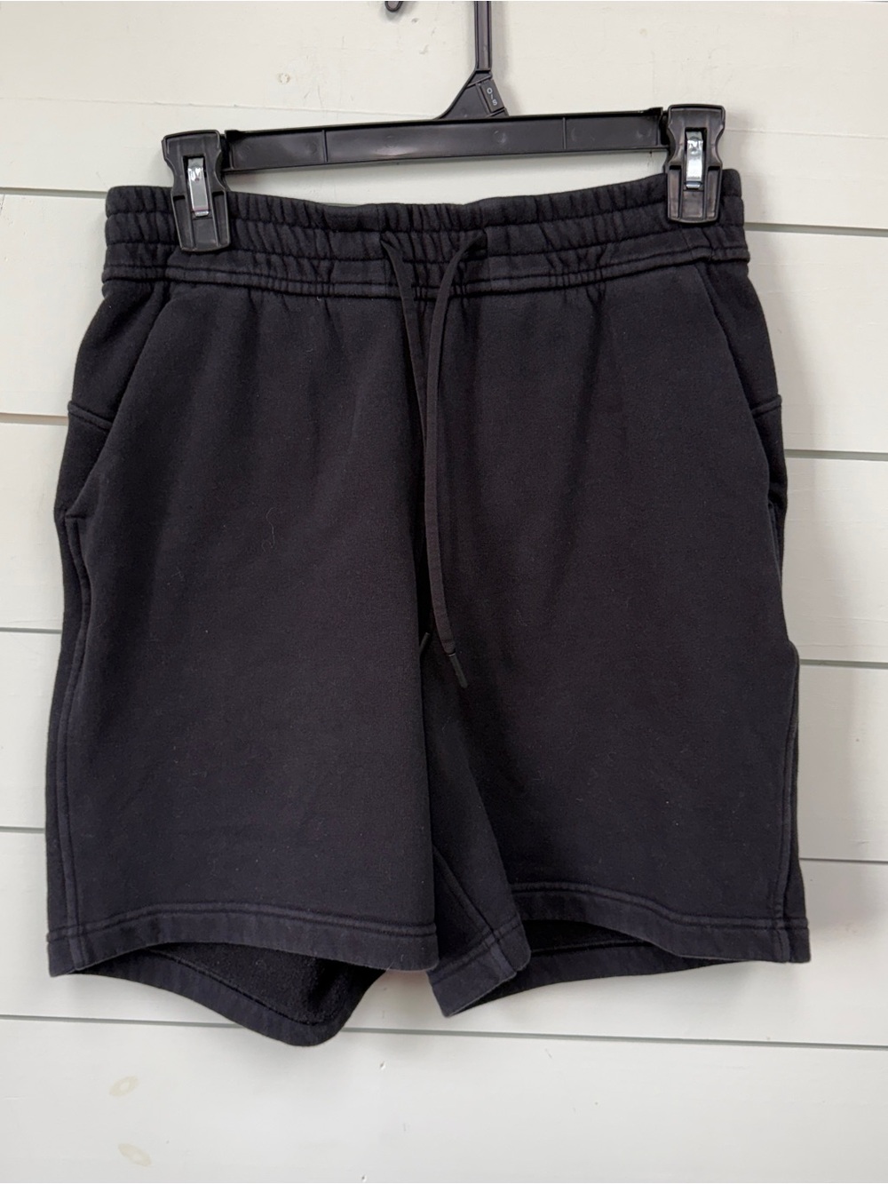 Lululemon loungeful high rise shorts 7" black women's size 4